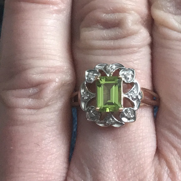 10K peridot diamond ring - Picture 3 of 9